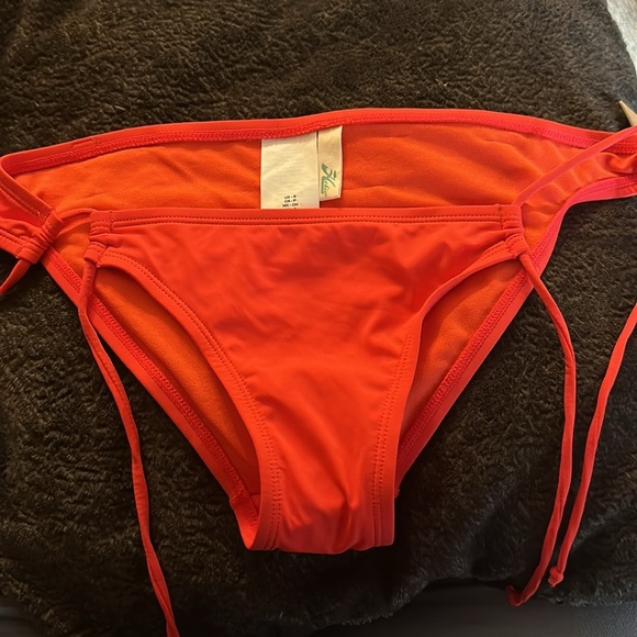 Hobie Push up bikini top and bikini bottoms - Picture 5 of 7